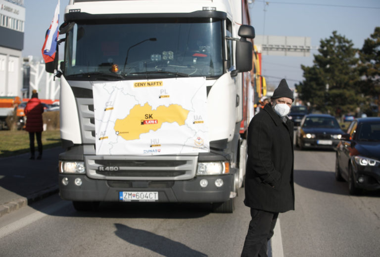 PROTEST: Autodopravcov za zníženie ceny PHM