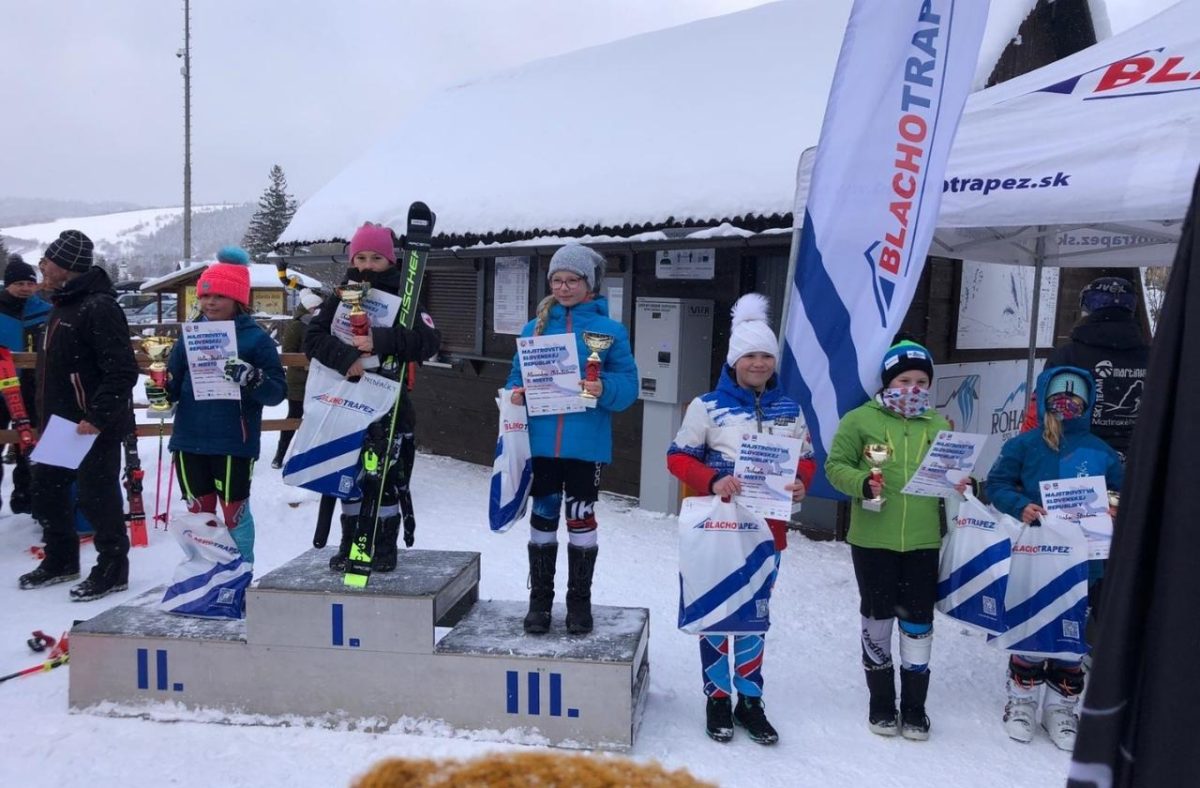 Výhercovia Majstrovstva Slovenska v slalome a Chantal Smoleňáková na prvom mieste.
