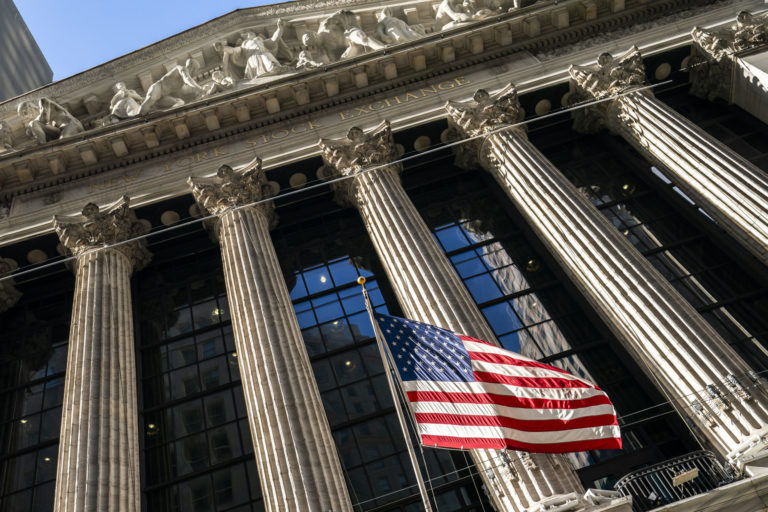 Wall Street, burzy, akcie