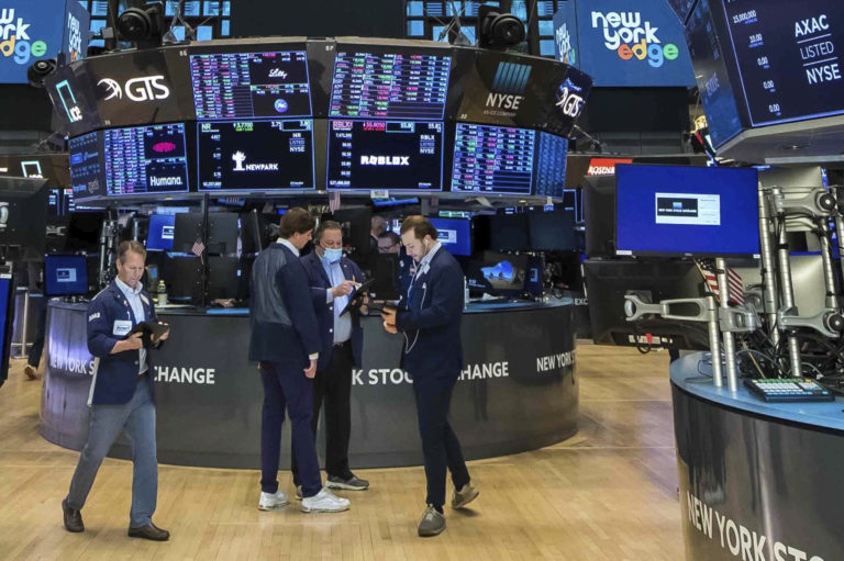 Akcie, burzy, wall street