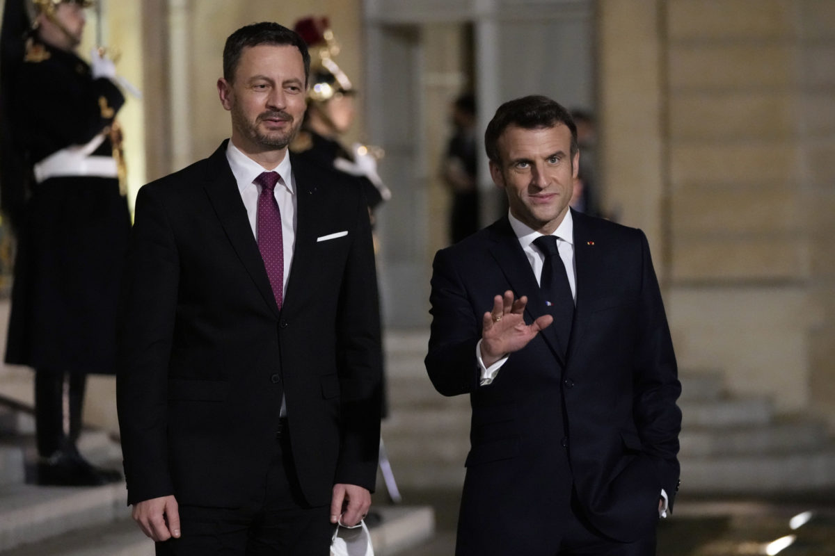 Macron, Heger