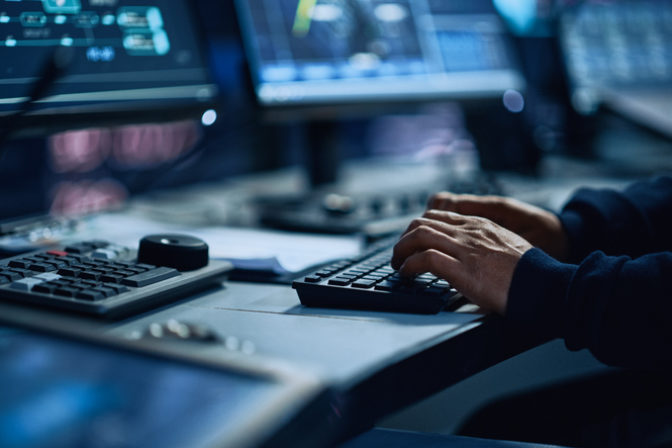 Spion, sledovanie, pocitac, hacker