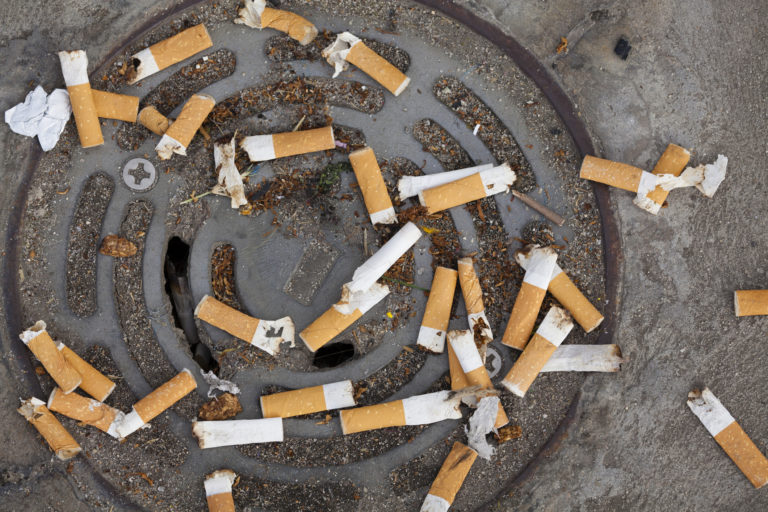 Cigarety, ohorky, špak