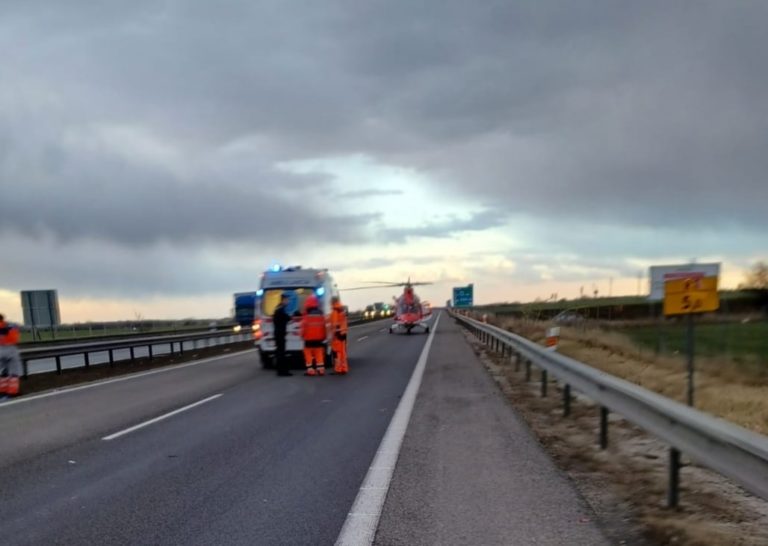 Nehoda kamion auto zrazka helikoptera zachrana umrtie policia.jpg