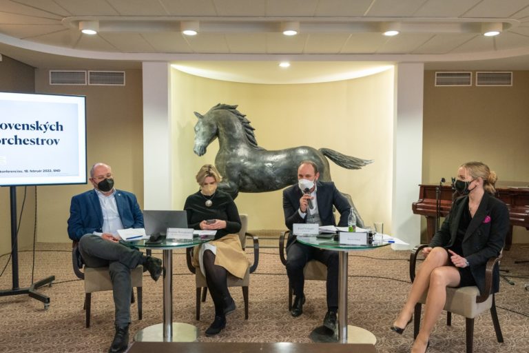Panel o dopadoch pandemie.jpg