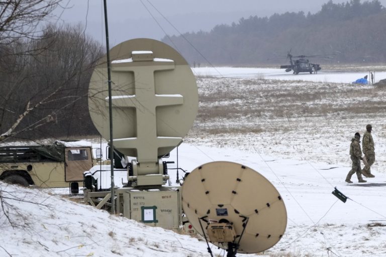 Satelity, nato