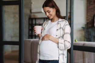 Beautiful,Happy,Pregnant,Woman,Smiling,And,Drinking,Coffee,At,Home