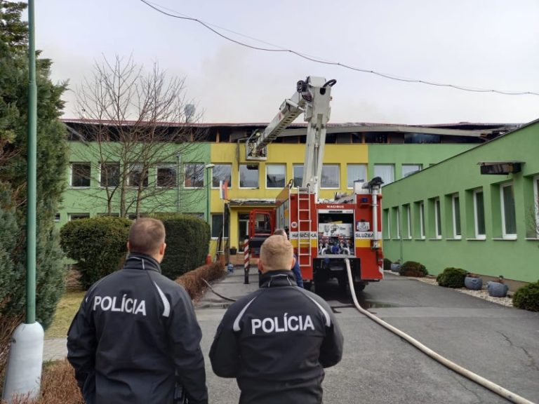 Hasiči, domov dôchodcov, požiar