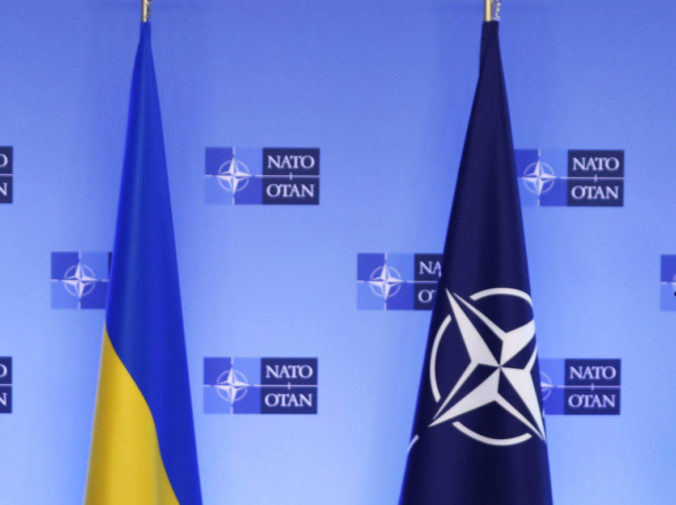 NATO, Ukrajina, vlajky