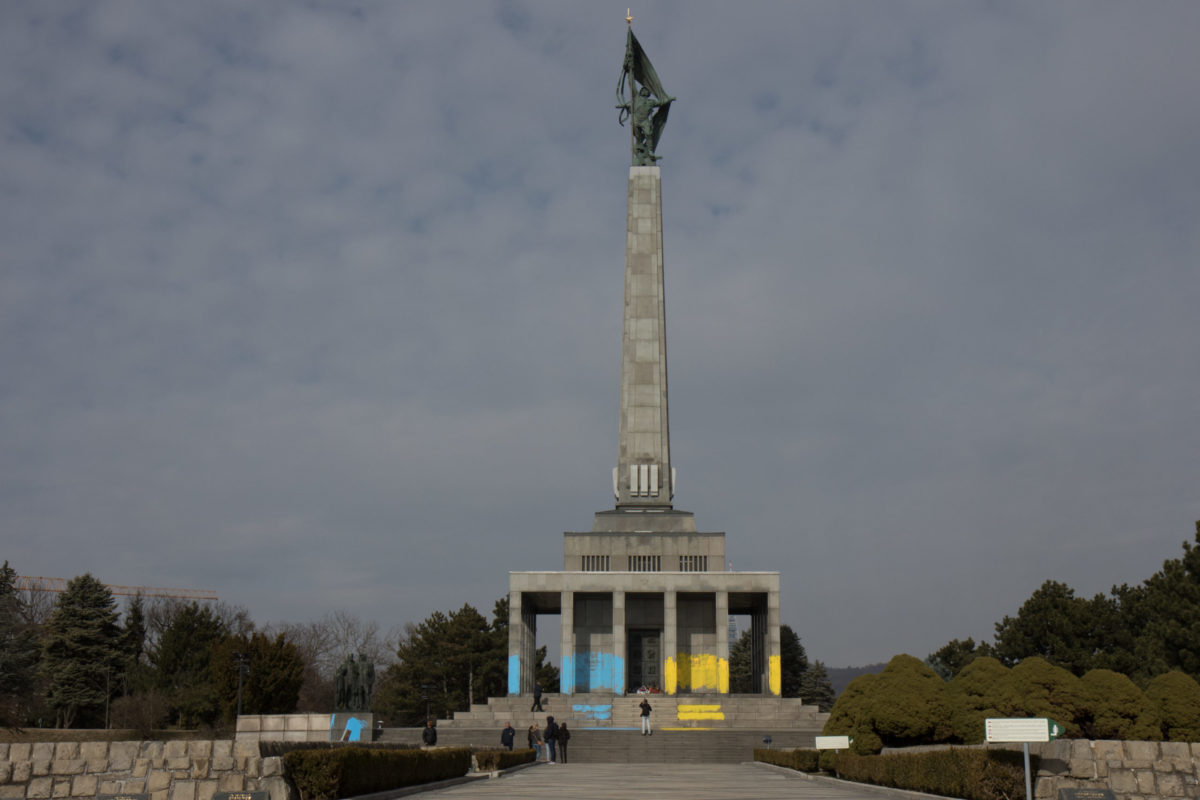 BRATISLAVA: Slavín vo farbách Ukrajiny