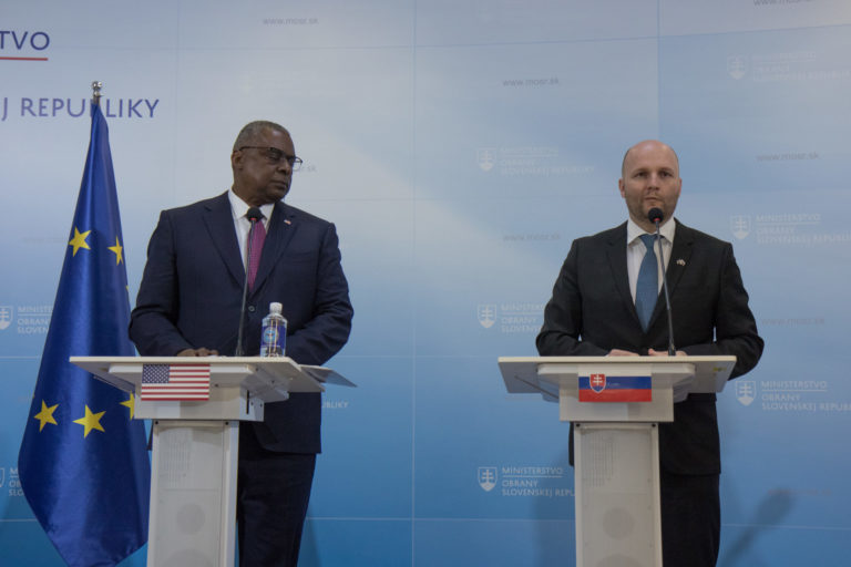 NAÏ: Prijal ministra obrany USA