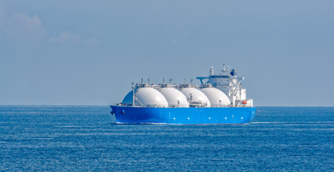 Tanker prevážajúci zemný plyn