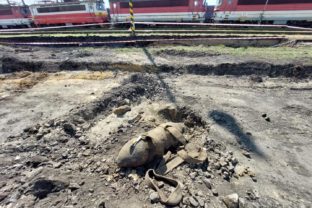 Bomba pri železničnej stanici v Nových Zámkoch