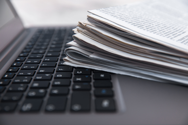 Daily papers with news on the computer
