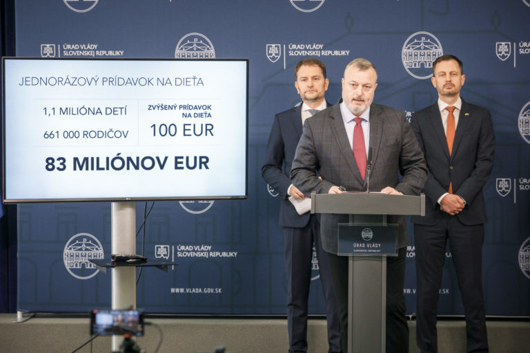 VLÁDA: Pomoc ľuïom