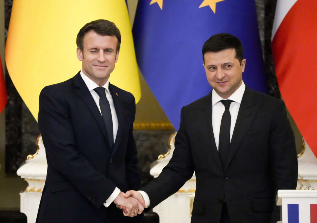 La France n’est pas en guerre avec la Russie.  Ils ne font qu’aider à résister à l’envahisseur en Ukraine, selon Macron