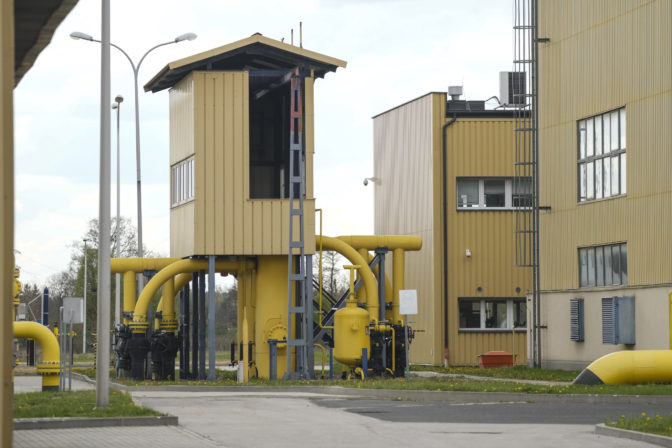 Poľskí a bulharskí lídri obvinili Moskvu, že využíva zemný plyn na vydieranie krajín ruská štátom kontrolovaná energetická spoločnosť prestala dodávať plyn dvom krajinám