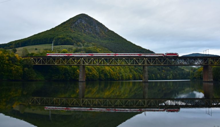 Zssk opatovne zavadza ic vlaky. cestujuci si svoju cestu vlakom na trati bratislavakosice mozu vychutnat v dalsich siestich vlakoch ic.jpg