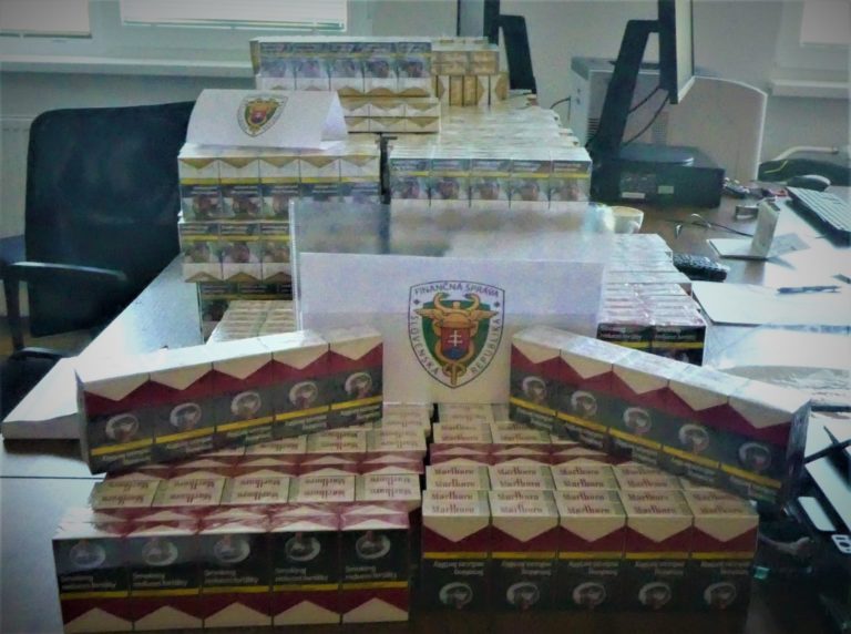 COLNÍCI: Zaistili pašované cigarety