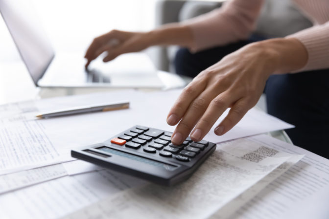 Papiere, kalkulačka