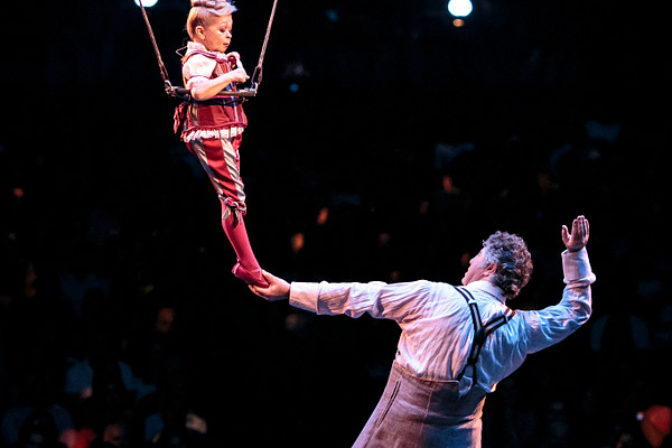 Helium dance_lucas saporiti costumes dominique lemieux 2015 cirque du soleil photo 2.jpg