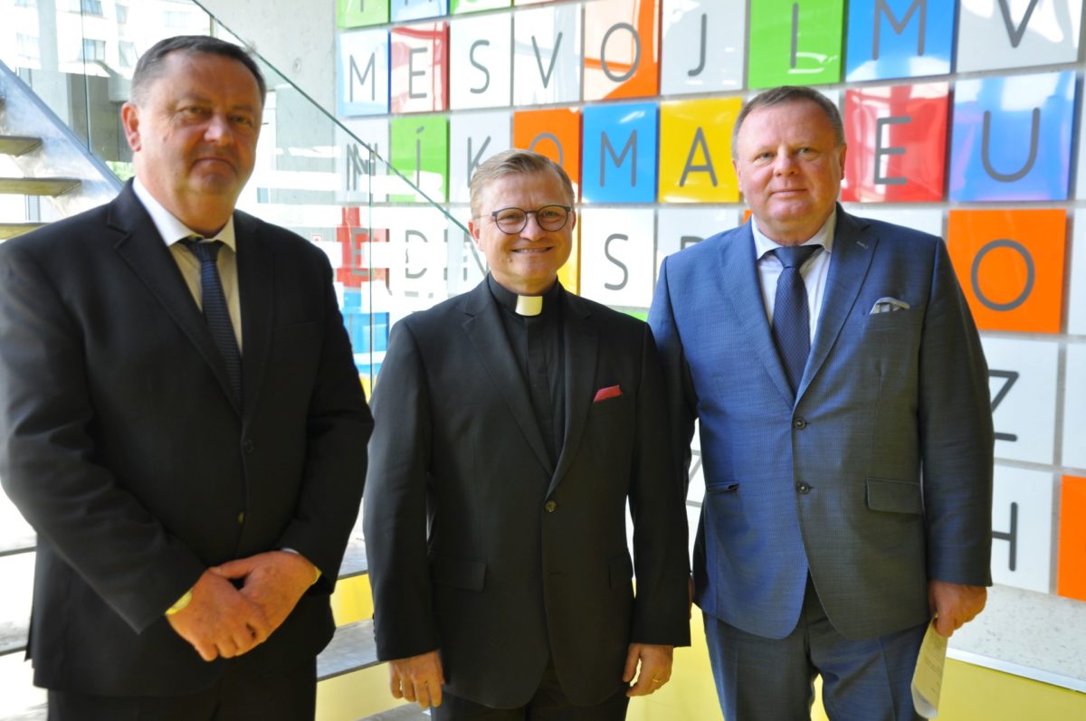 Zvrk katolicka univerzita koniec roka 3.jpg