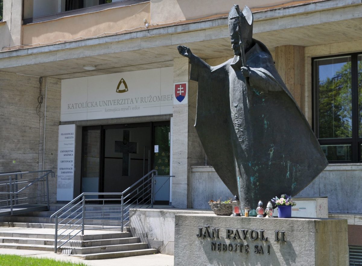 Zvrk katolicka univerzita koniec roka 6.jpg