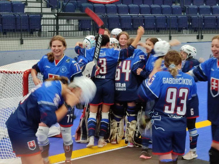 Slovenské hokejbalistky