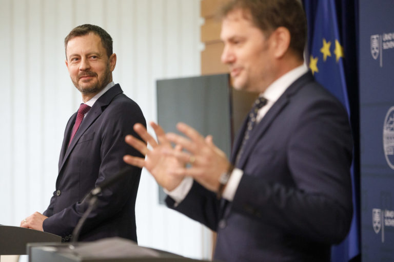 VLÁDA: ¼udí v štichu nenecháme