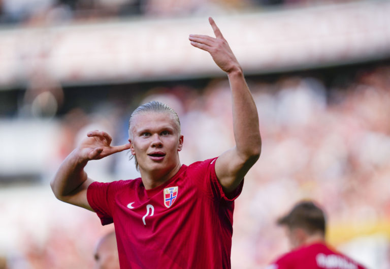 Nórsky futbalový útočník Erling Haaland sa stal v pondelok oficiálne hráčom anglického klubu Manchester City
