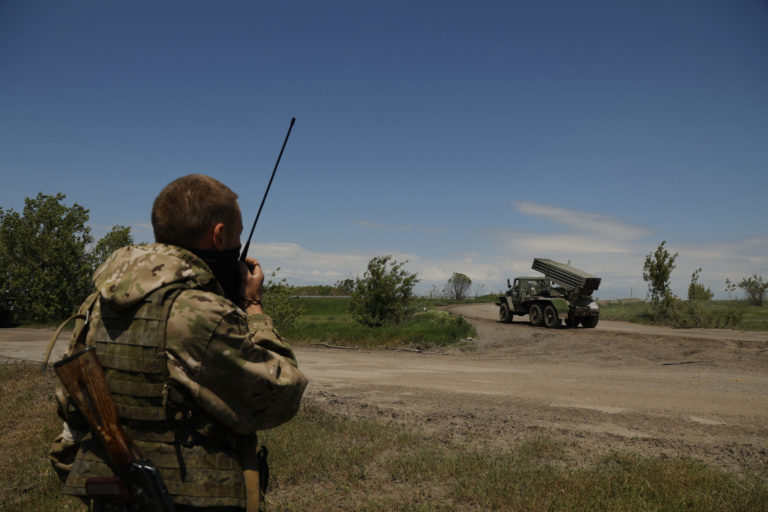 Americká armáda začala cvičiť Ukrajincov na používanie raketometov HIMARS
