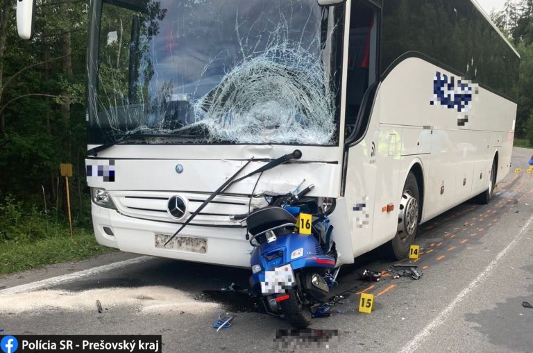 Nehoda, motorkár, autobus, Vysoké Tatry