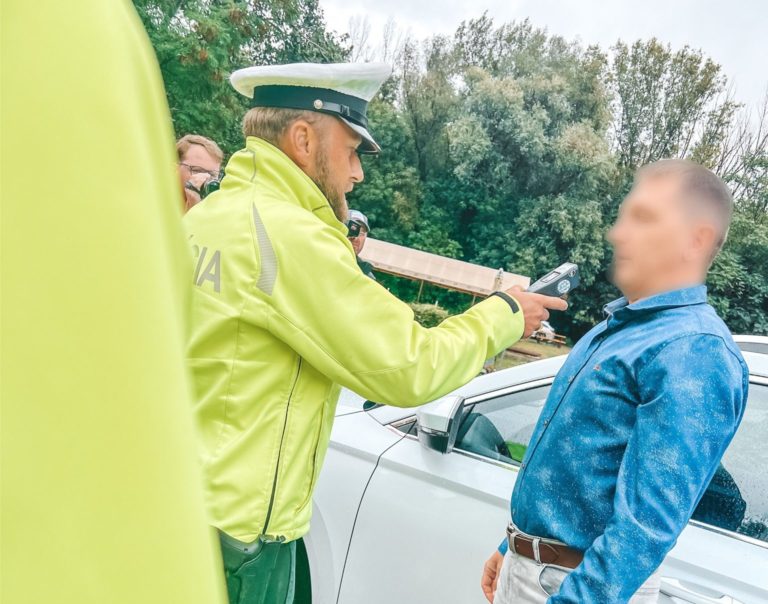 Cestná kontrola, polícia, dychová skúška