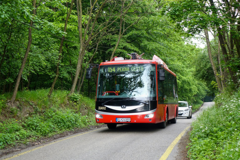 Elektrický minibus