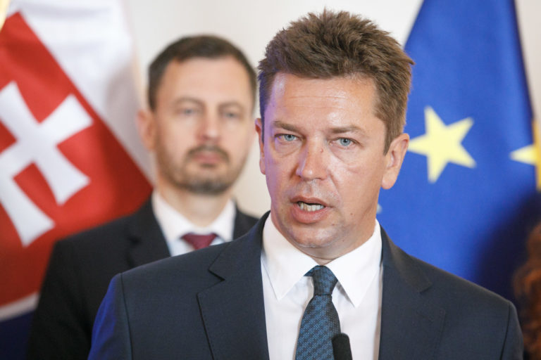 počas tlačovej besedy predsedu vlády SR a ministrov v reprezentačných priestoroch Bratislavského hradu na tému: Plníme si záväzky - Slovensko žiada o pol miliardy eur z Plánu obnovy a odolnosti SR. Bratislava, 29. apríl 2022.