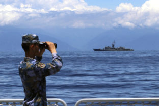 Čína, Taiwan, vojenské cvičenia, fregata