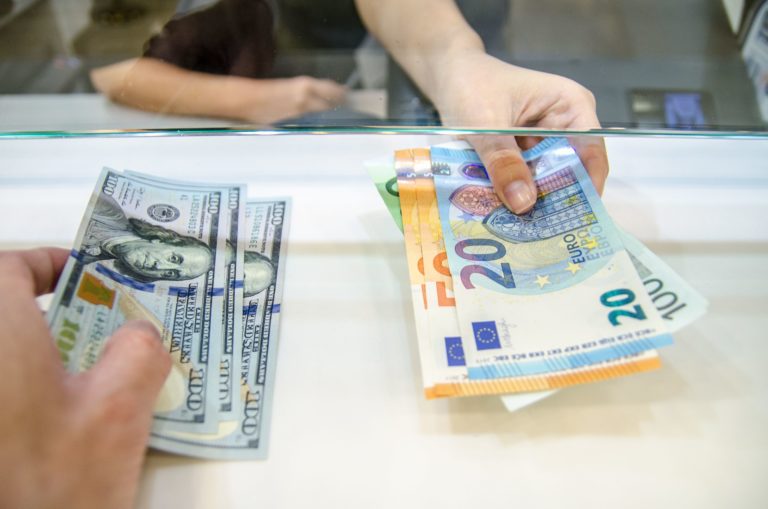 Dolár, euro