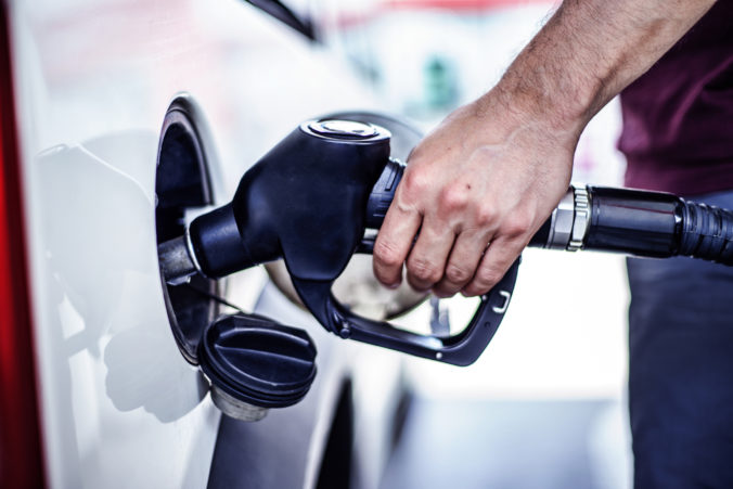Ruská vláda sa snaží stabilizovať ceny palív v krajine, zaviedla dočasné obmedzenia vývozu benzínu a nafty