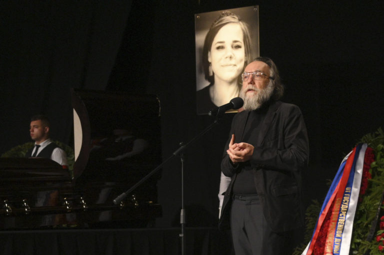 Duginová, pohreb, Dugin