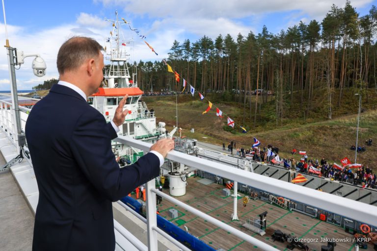 Andrzej duda baltske more visliansky zaliv plavebny kanal.jpg