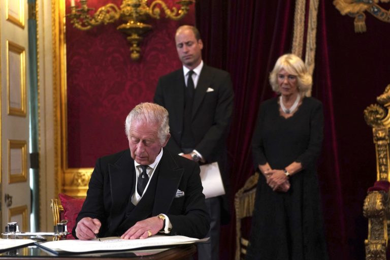 Kráľ Charles III., Camilla, princ William