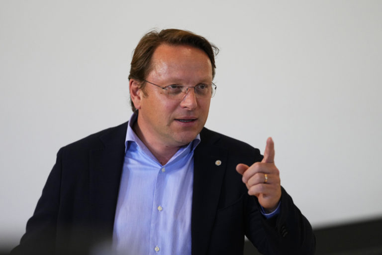 Oliver Varhelyi