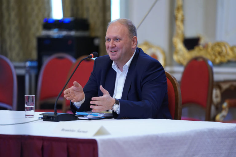 VLÁDA: Vypočutie kandidátov na členov Rady ÚVO