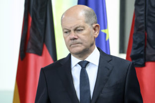 German Chancellor Olaf Scholz speaks on Thursday's death of Britain's Queen Elizabeth II, at the Chancellor's Office in Berlin, Friday, Sept. 9, 2022. Queen Elizabeth II, Britain's longest-reigning monarch and a rock of stability across much of a turbulent century, died Thursday Sept. 8, 2022 at the age of 96 after 70 years on the throne