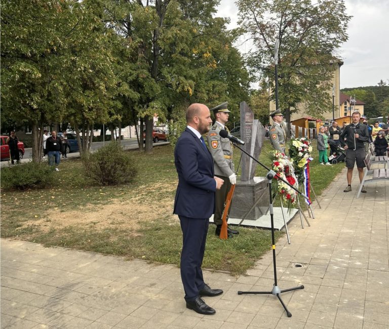 Jaroslav nad ministerstvo obrany.jpg