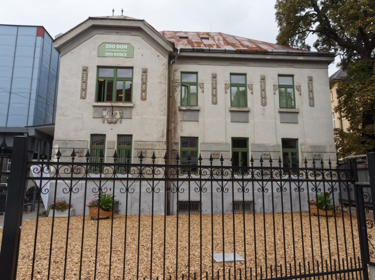 Kosice zoo zoologicka zahrada dom.jpg