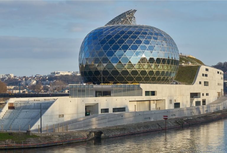 Solárna energia naša budúcnosť? 5 budov, ktoré kreatívnym spôsobom využívajú solárne panely