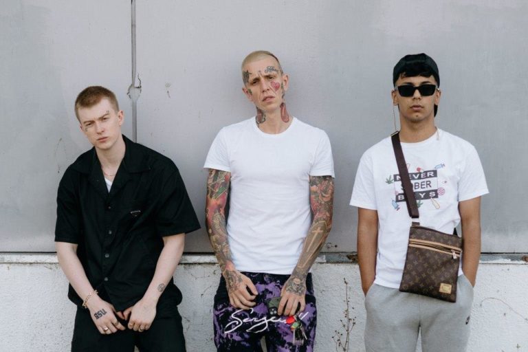 1.banger._misik barracuda bendig_kredit_janova johana_ __jonatan jan.jpg