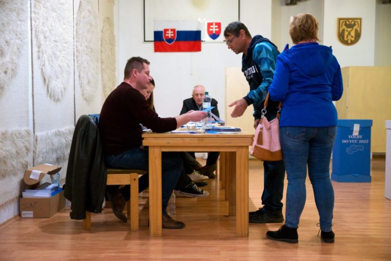 VOĽBY: Spojené s referendom na Sliači