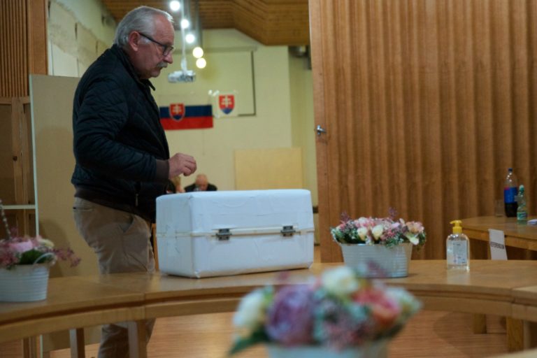 VOĽBY: Spojené s referendom na Sliači